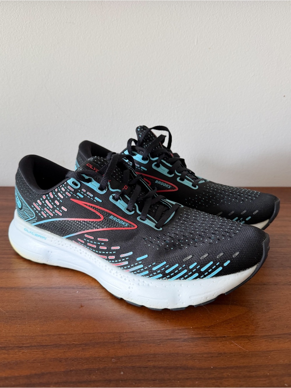 Brooks Glycerin 20 Men's Size 10 D Running Shoes Black Blue Red Cushioned